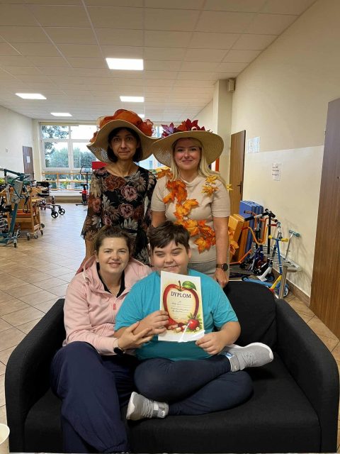 Młodzi uczestnicy powitania jesieni